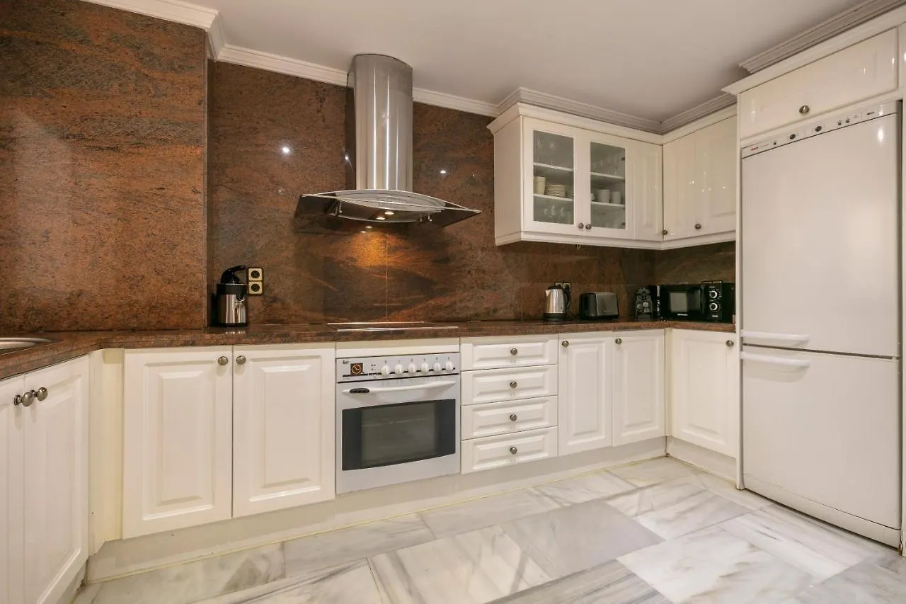 Stunning 2 Bedroom Apartment Magna Marbella Rdr259