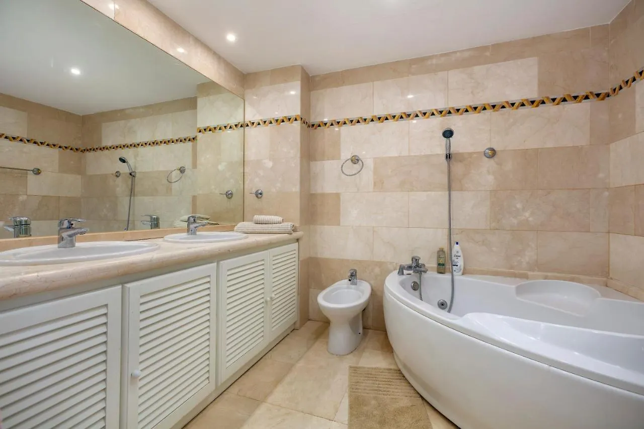 Stunning 2 Bedroom Apartment Magna Marbella Rdr259